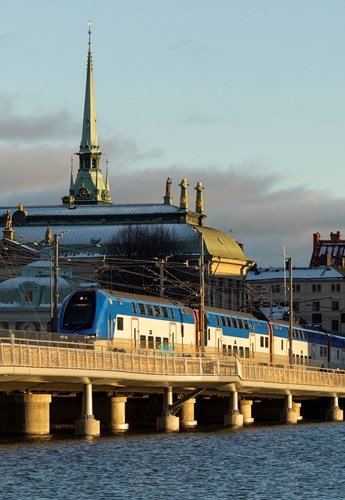 Mälartåg som kör genom Stockholm 